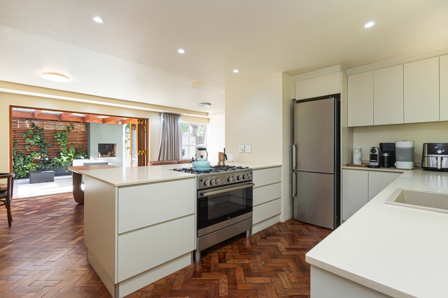 2 Bedroom Property for Sale in Three Anchor Bay Western Cape